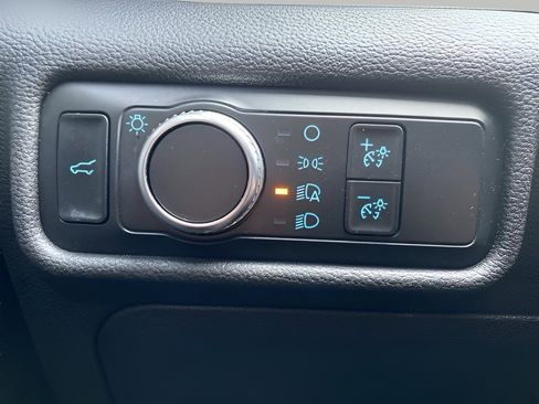 Used 2020 Ford Explorer XLT w/ Comfort Package image 18