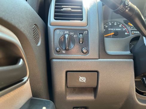 Used 2004 Chevrolet Colorado LS AWD/4WD image 34