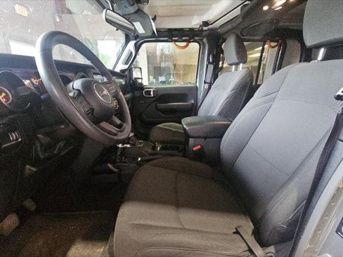 Used 2023 Jeep Gladiator Sport AWD/4WD image 9