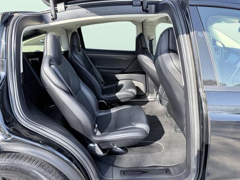 Used 2018 Tesla Model X P100D image 37