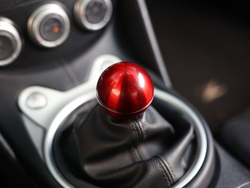 Used 2020 Nissan 370Z Coupe image 38