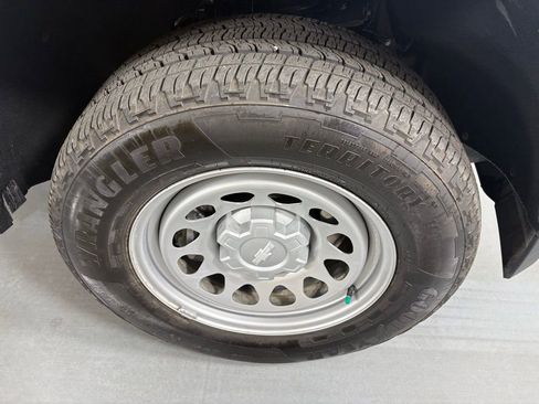 Used 2025 Chevrolet Colorado W/T w/ Advanced Trailering Package image 12