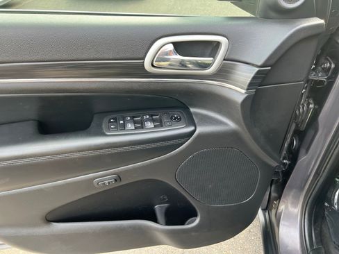 Used 2021 Jeep Grand Cherokee Limited w/ Trailer Tow Group IV image 13