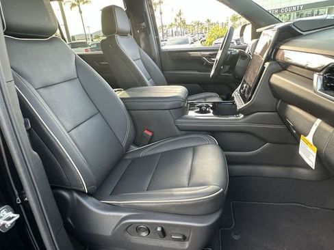 New 2025 GMC Yukon XL Elevation image 29