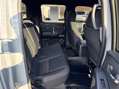 Used 2023 Nissan Frontier PRO-4X w/ Pro Convenience Package image 11