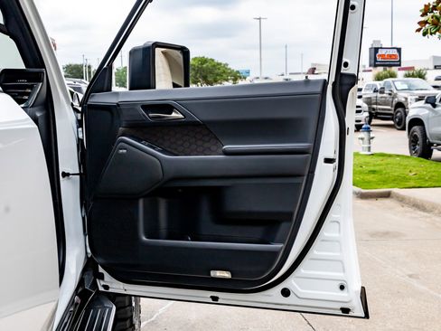 Used 2024 Lexus GX 550 w/ Accessory Package (Z1) AWD/4WD image 38