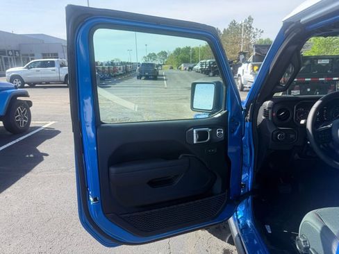 New 2026 Jeep Gladiator Rubicon w/ Whitecap Package AWD/4WD image 14