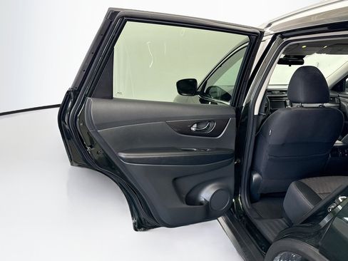 Used 2019 Nissan Rogue SV FWD image 24