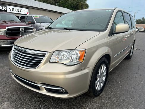 Used 2013 Chrysler Town & Country Touring FWD image 2