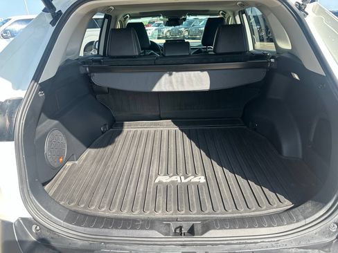 Used 2022 Toyota RAV4 XLE Premium AWD/4WD image 27