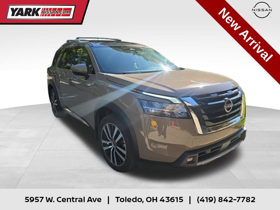 Certified 2024 Nissan Pathfinder Platinum w/ Cargo Package AWD/4WD image 1