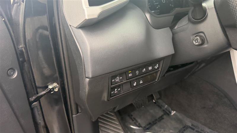 Used 2022 Toyota Tundra Platinum w/ Advanced Package AWD/4WD image 31