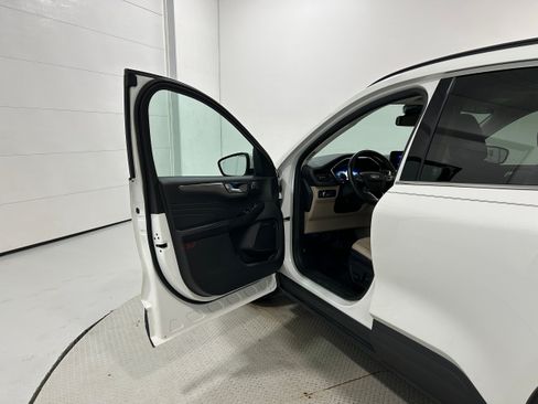 Used 2022 Ford Escape Titanium AWD/4WD image 23