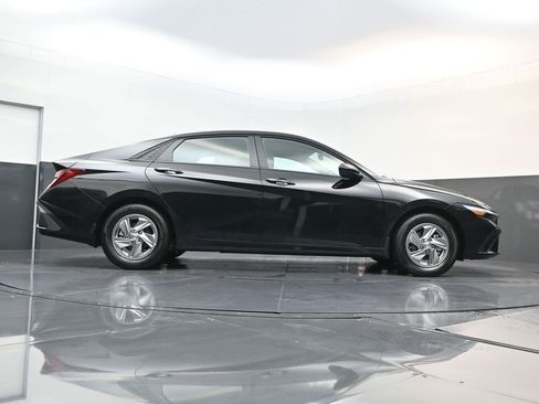 Used 2026 Hyundai Elantra SE FWD image 21