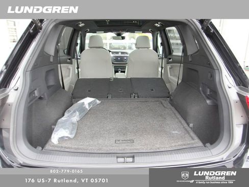 Used 2022 Volkswagen Tiguan SE R-Line image 44