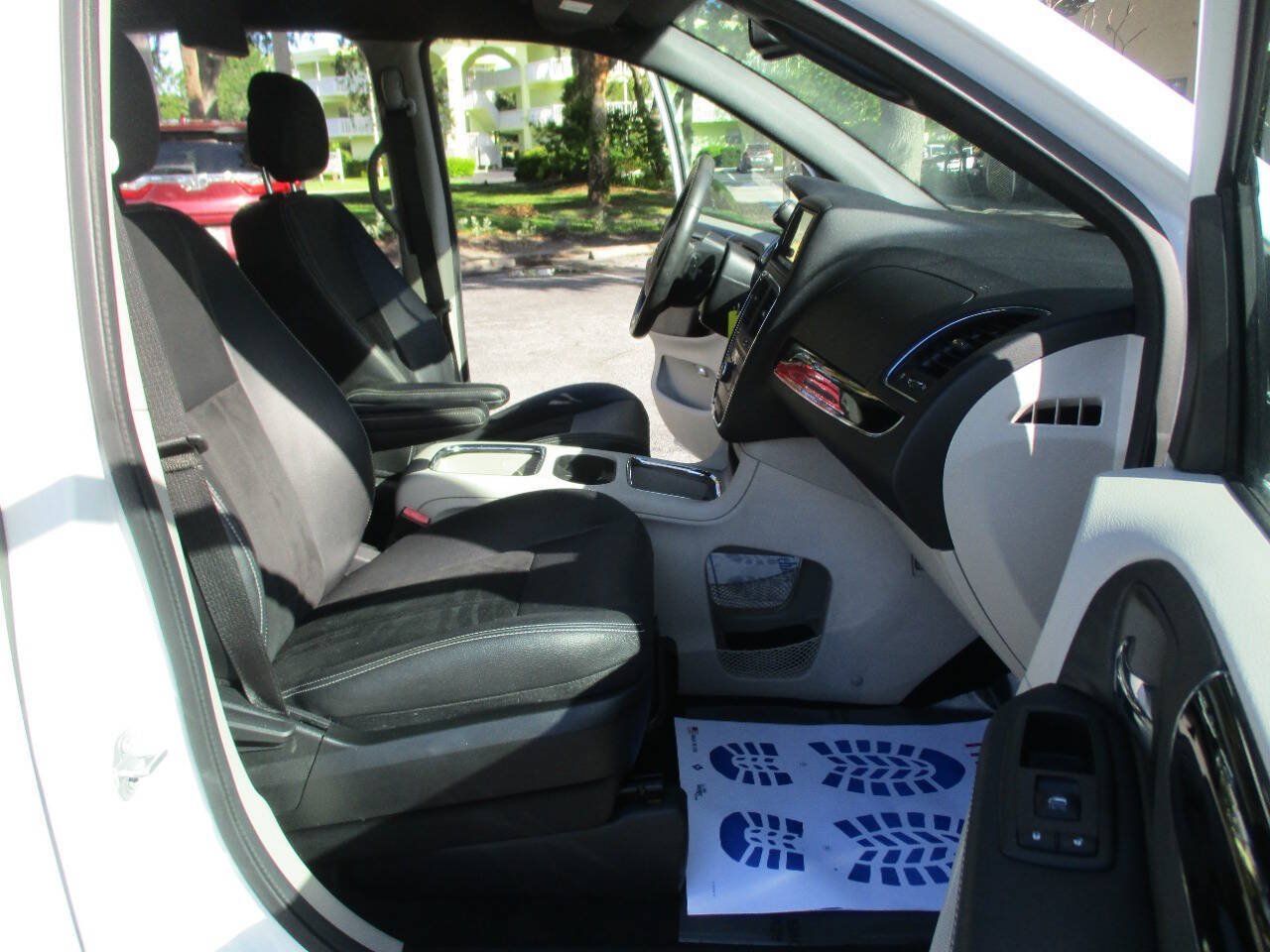 Used 2018 Dodge Grand Caravan SXT w/ Driver Convenience Group FWD image 30