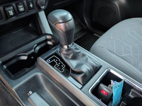 Used 2019 Toyota Tacoma TRD Sport w/ Technology Package AWD/4WD image 31