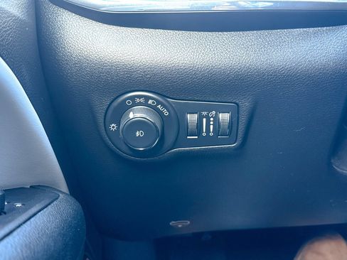 Used 2022 Jeep Compass Limited image 39