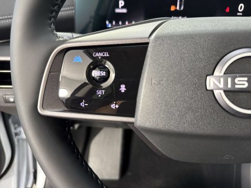 Used 2025 Nissan Murano SV AWD/4WD image 13