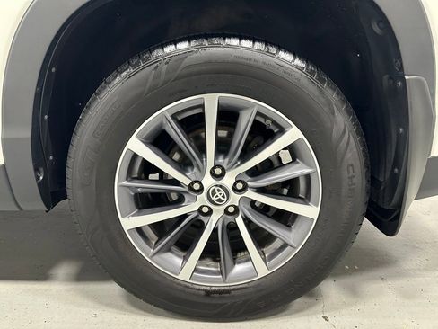 Used 2019 Toyota Highlander XLE AWD/4WD image 64