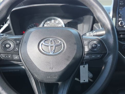 Used 2021 Toyota Corolla LE image 11