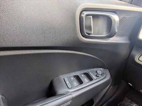 Certified 2025 Hyundai Venue Limited FWD image 16