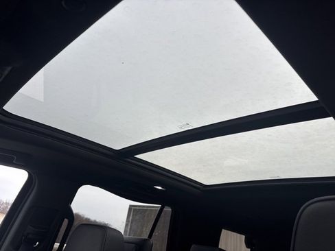 Used 2021 GMC Yukon Denali w/ Denali Premium Package image 5