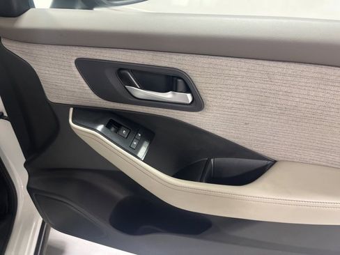 Used 2023 Nissan Rogue SV image 19