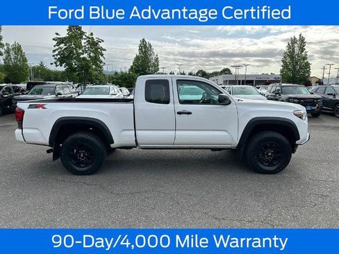 Used 2022 Toyota Tacoma SR w/ SX Package AWD/4WD image 9