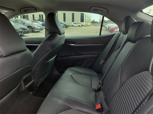 Used 2019 Toyota Camry SE image 6