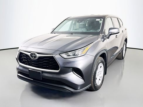 Used 2020 Toyota Highlander LE image 4