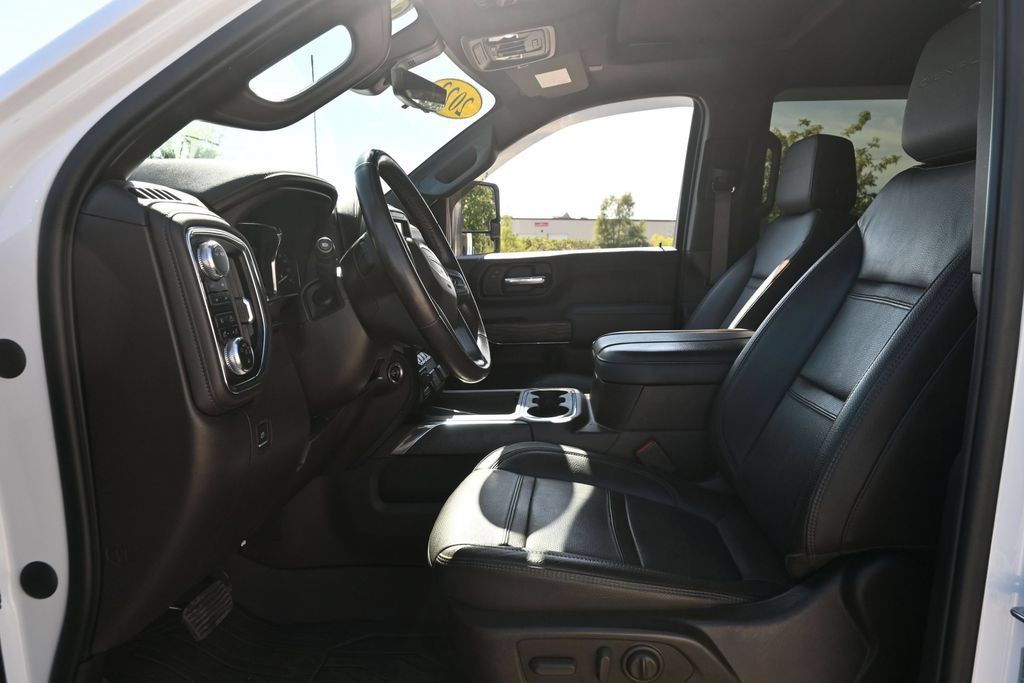 Used 2023 GMC Sierra 3500 Denali w/ Technology Package AWD/4WD image 17