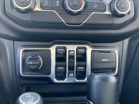 Used 2018 Jeep Wrangler Unlimited Sport S image 35