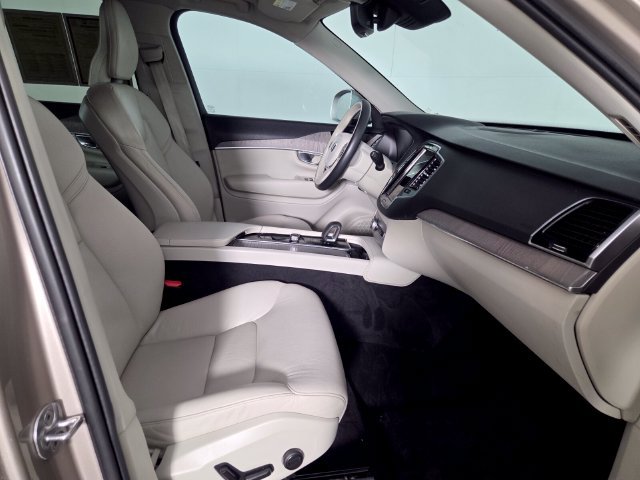 Used 2023 Volvo XC90 B6 Plus w/ Protection Package Premier AWD/4WD image 32