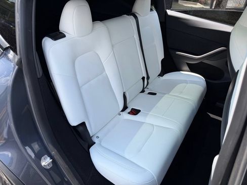 Used 2023 Tesla Model Y Long Range AWD/4WD image 38