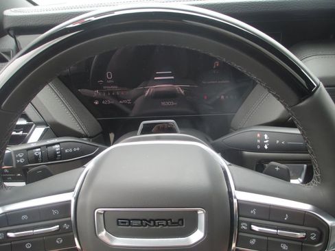 Used 2025 GMC Yukon Denali w/ Denali Reserve Package AWD/4WD image 35