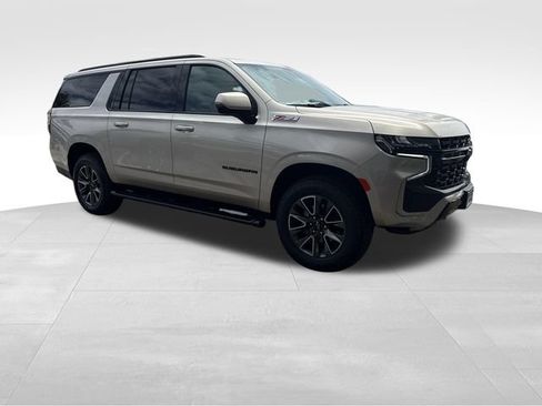 Certified 2023 Chevrolet Suburban Z71 w/ Luxury Package AWD/4WD image 7