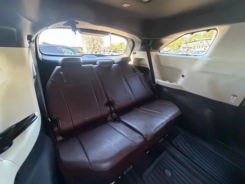 Used 2023 Toyota Sienna Platinum AWD/4WD image 27