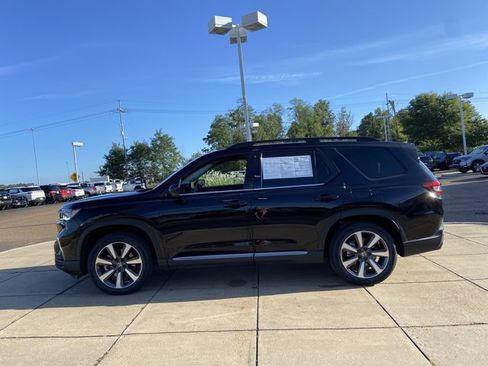 Used 2025 Honda Pilot Touring image 7