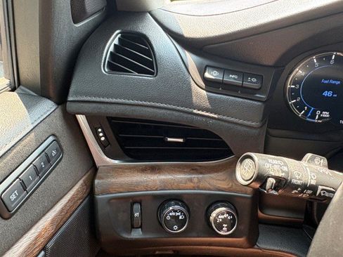Used 2018 Cadillac Escalade Premium Luxury AWD/4WD image 8