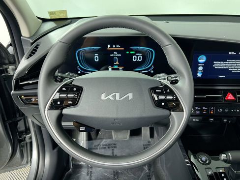 New 2025 Kia Niro SX image 17