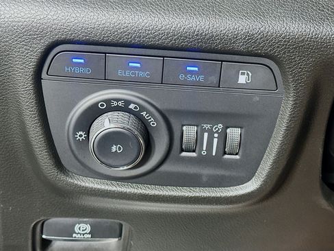 Used 2022 Jeep Grand Cherokee Trailhawk w/ Luxury Tech Group III AWD/4WD image 17