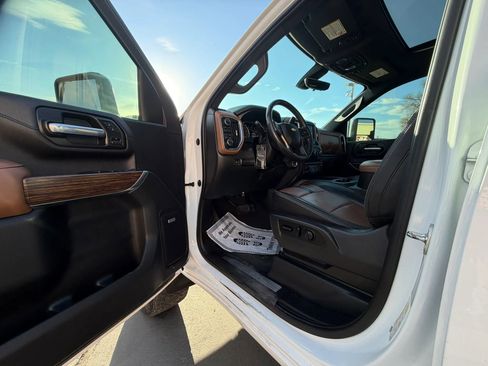 Used 2021 Chevrolet Silverado 2500 High Country w/ Z71 Off-Road Package image 15