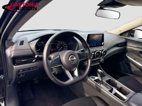 Used 2025 Nissan Sentra SR FWD image 11