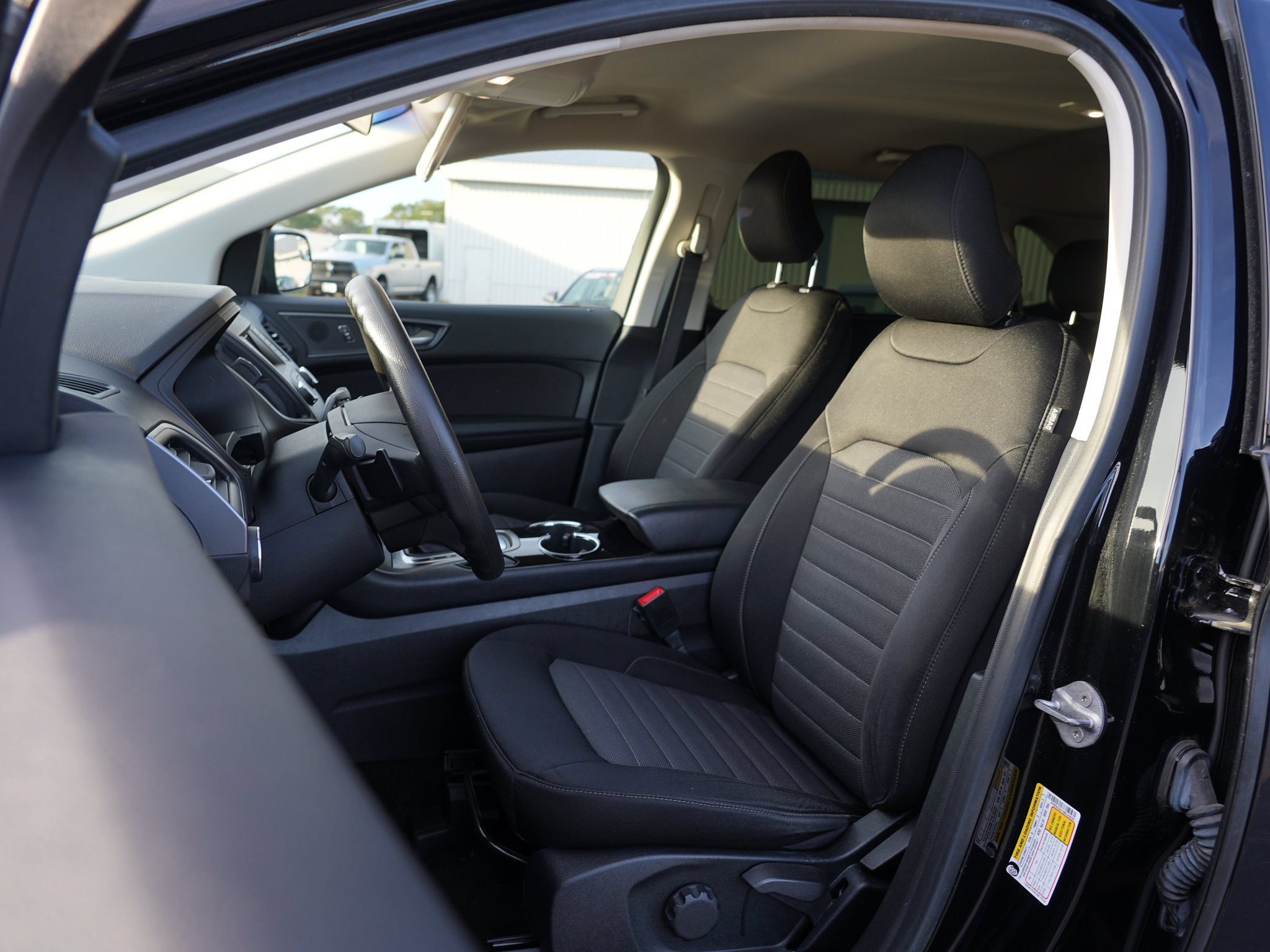 Used 2017 Ford Edge SE AWD/4WD image 13