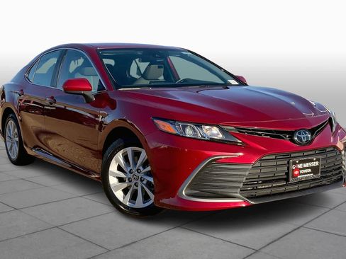 Used 2022 Toyota Camry LE FWD image 3