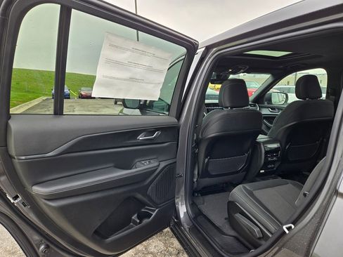 New 2026 Jeep Grand Cherokee L Laredo AWD/4WD image 25