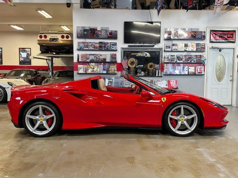 Used 2021 Ferrari F8 Tributo RWD image 5