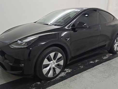 Used 2024 Tesla Model Y Long Range image 1