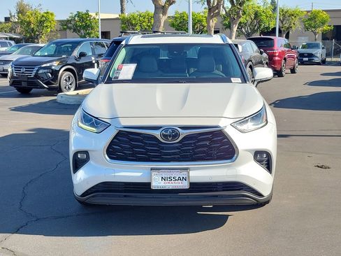 Used 2022 Toyota Highlander Limited FWD image 29